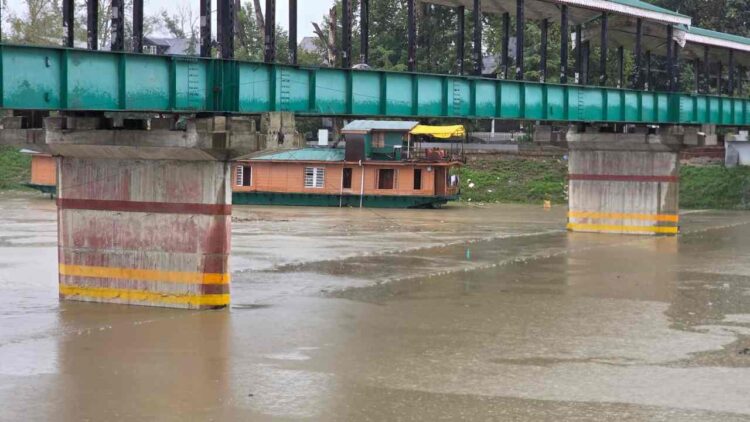 Heavy Rainfall Warning Issued for Parts of J&K Till Afternoon