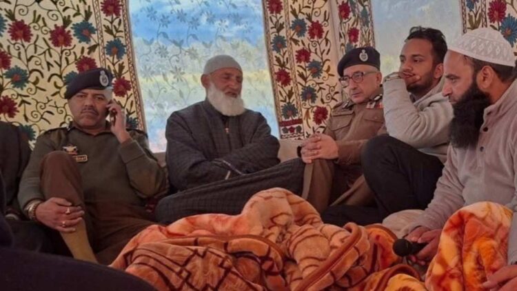 DGP Prabhat, Other Top Officers Visit Inspector Asrar's Family, Express Solidarity DGP Prabhat, Other Top Officers Visit Inspector Asrar’s Family, Express Solidarity