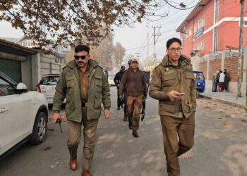 SMHS OPD Road Choked by Wrong Parking; Special Drive Launched: SSP Traffic Srinagar