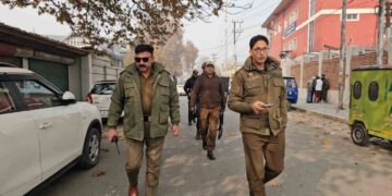 SMHS OPD Road Choked by Wrong Parking; Special Drive Launched: SSP Traffic Srinagar