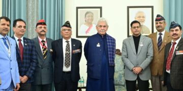 LG Sinha interacts with veterans of armed forces at Lok Bhawan