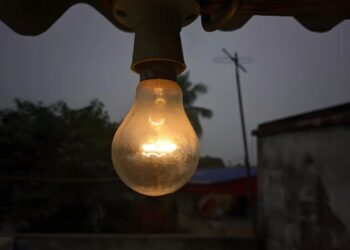 Power grid collapses as snowstorm paralyses Kashmir