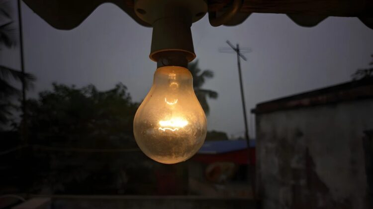 Power grid collapses as snowstorm paralyses Kashmir Power grid collapses as snowstorm paralyses Kashmir