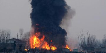 Massive fire engulfs godowns at Tengpora–Bulbulbagh road; Firefighting operation underway